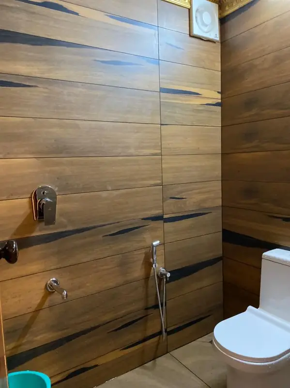 Wood-finished bathroom in the Bamboo Hut