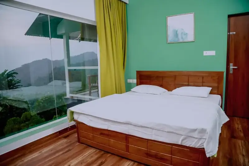 Bedroom with valley views in La Vista Villa